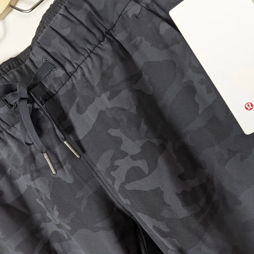 Lululemon On The Fly 7/8 Pants Size 4 incognito Camo grey - Picture 9 of 13